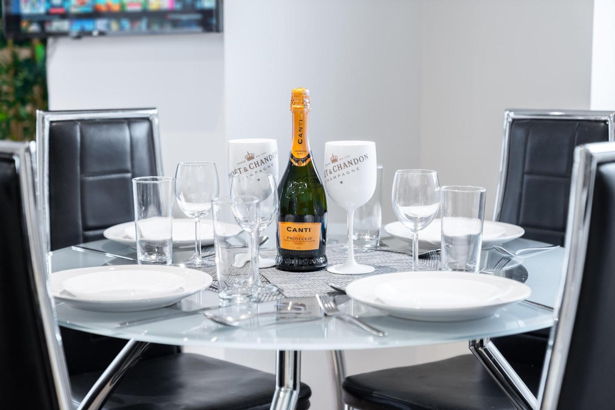 City Centre Apartment - 2 Bedroom - Secure Parking - Top Rated - 201M Birmingham Eksteriør billede